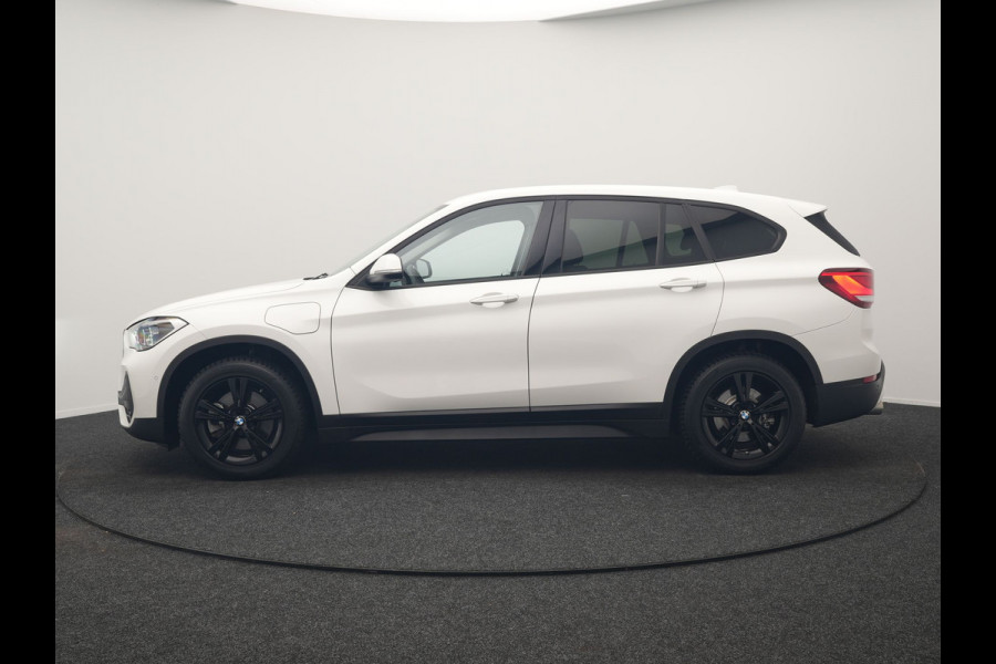 BMW X1 xDrive25e PHEV 221pk Dealer O.H. | Adaptive Cruise | Head Up | Camera | Harman / Kardon | Stoelen Memory & Verwarmd | Navigatie | DAB | Plug In Hybrid |