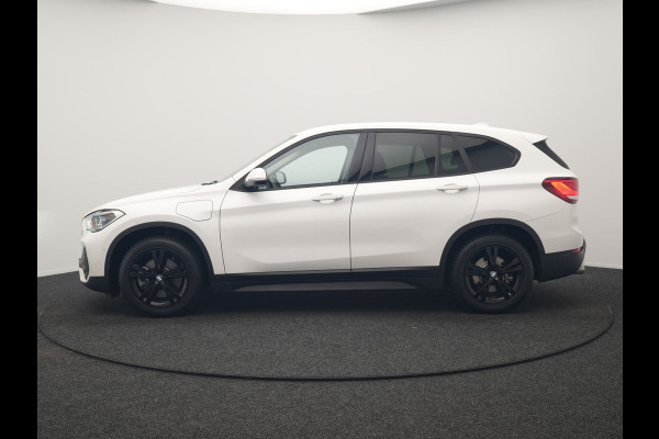 BMW X1 xDrive25e PHEV 221pk Dealer O.H. | Adaptive Cruise | Head Up | Camera | Harman / Kardon | Stoelen Memory & Verwarmd | Navigatie | DAB | Plug In Hybrid |