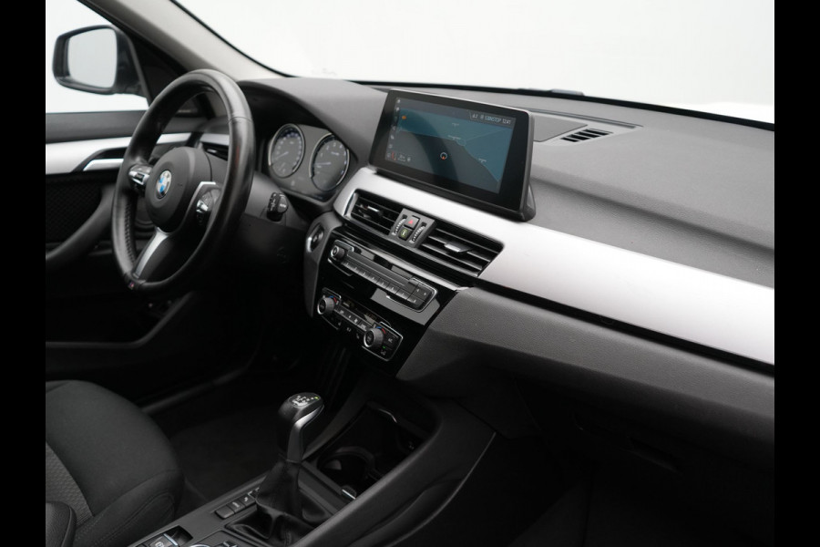 BMW X1 xDrive25e PHEV 221pk Dealer O.H. | Adaptive Cruise | Head Up | Camera | Harman / Kardon | Stoelen Memory & Verwarmd | Navigatie | DAB | Plug In Hybrid |