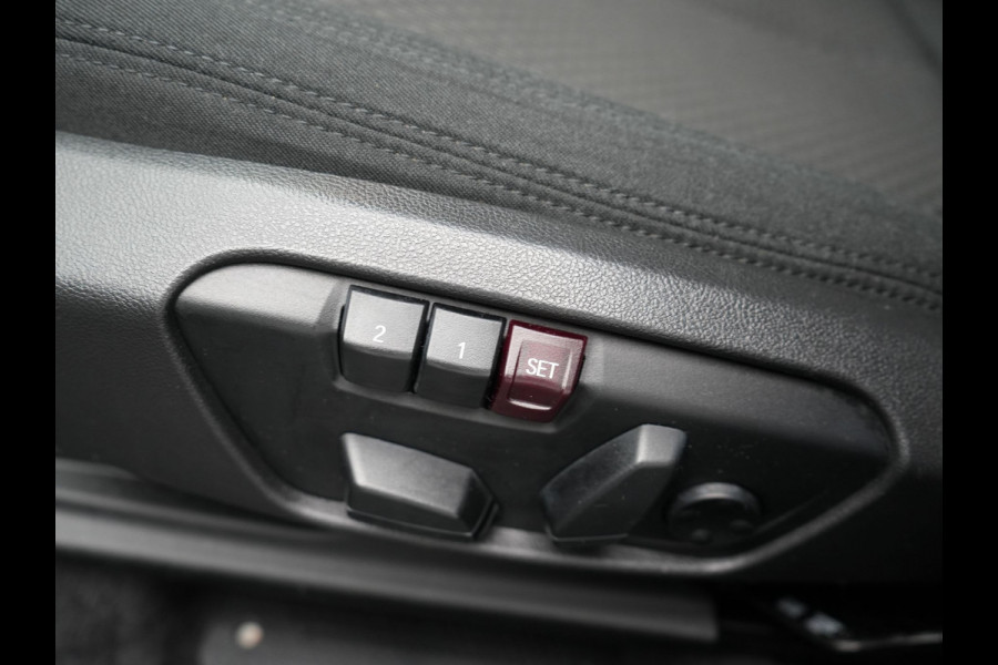 BMW X1 xDrive25e PHEV 221pk Dealer O.H. | Adaptive Cruise | Head Up | Camera | Harman / Kardon | Stoelen Memory & Verwarmd | Navigatie | DAB | Plug In Hybrid |