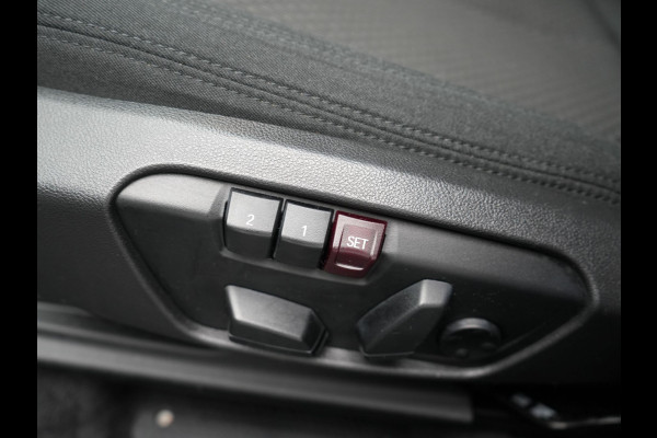 BMW X1 xDrive25e PHEV 221pk Dealer O.H. | Adaptive Cruise | Head Up | Camera | Harman / Kardon | Stoelen Memory & Verwarmd | Navigatie | DAB | Plug In Hybrid |