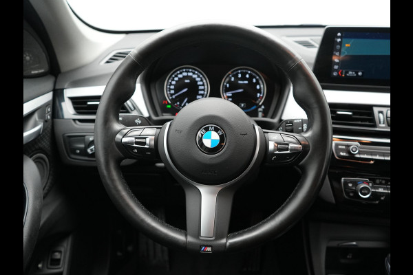 BMW X1 xDrive25e PHEV 221pk Dealer O.H. | Adaptive Cruise | Head Up | Camera | Harman / Kardon | Stoelen Memory & Verwarmd | Navigatie | DAB | Plug In Hybrid |