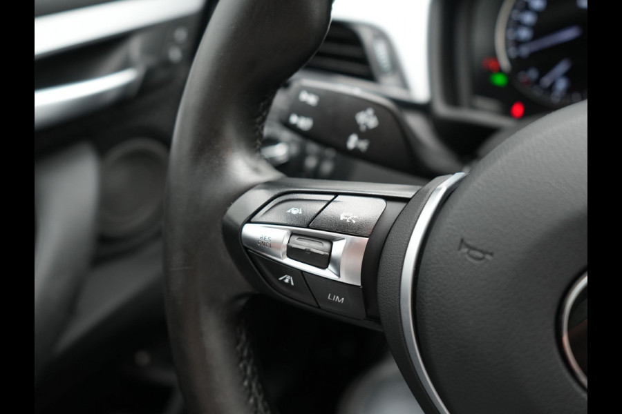 BMW X1 xDrive25e PHEV 221pk Dealer O.H. | Adaptive Cruise | Head Up | Camera | Harman / Kardon | Stoelen Memory & Verwarmd | Navigatie | DAB | Plug In Hybrid |