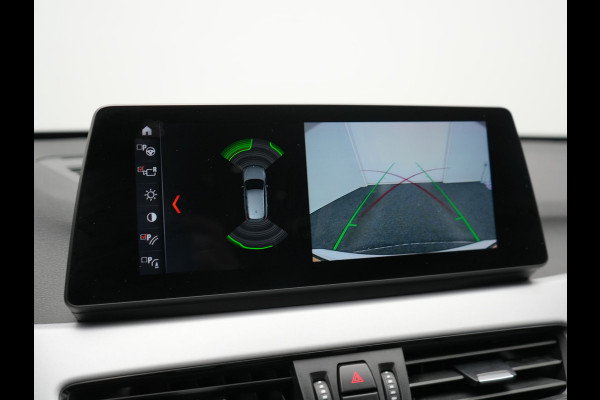 BMW X1 xDrive25e PHEV 221pk Dealer O.H. | Adaptive Cruise | Head Up | Camera | Harman / Kardon | Stoelen Memory & Verwarmd | Navigatie | DAB | Plug In Hybrid |