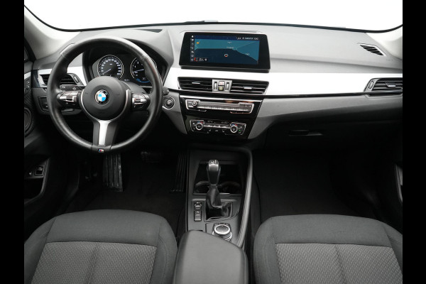 BMW X1 xDrive25e PHEV 221pk Dealer O.H. | Adaptive Cruise | Head Up | Camera | Harman / Kardon | Stoelen Memory & Verwarmd | Navigatie | DAB | Plug In Hybrid |