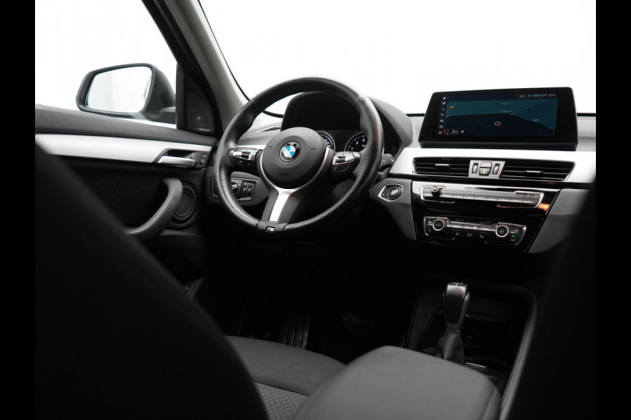 BMW X1 xDrive25e PHEV 221pk Dealer O.H. | Adaptive Cruise | Head Up | Camera | Harman / Kardon | Stoelen Memory & Verwarmd | Navigatie | DAB | Plug In Hybrid |