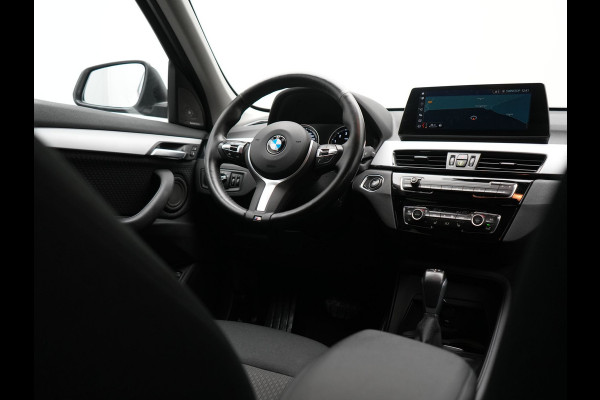 BMW X1 xDrive25e PHEV 221pk Dealer O.H. | Adaptive Cruise | Head Up | Camera | Harman / Kardon | Stoelen Memory & Verwarmd | Navigatie | DAB | Plug In Hybrid |