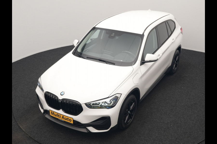 BMW X1 xDrive25e PHEV 221pk Dealer O.H. | Adaptive Cruise | Head Up | Camera | Harman / Kardon | Stoelen Memory & Verwarmd | Navigatie | DAB | Plug In Hybrid |