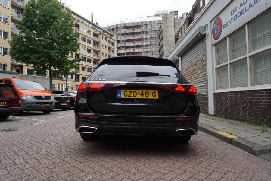 Mercedes-Benz E-Klasse Estate 300 e AMG Line Premium Plus Airmatic | Hyperscreen | Trekhaak | Pano | Adaptive + Lane | Memory Stoelmassage + Koeling + Verwarming | NL auto |