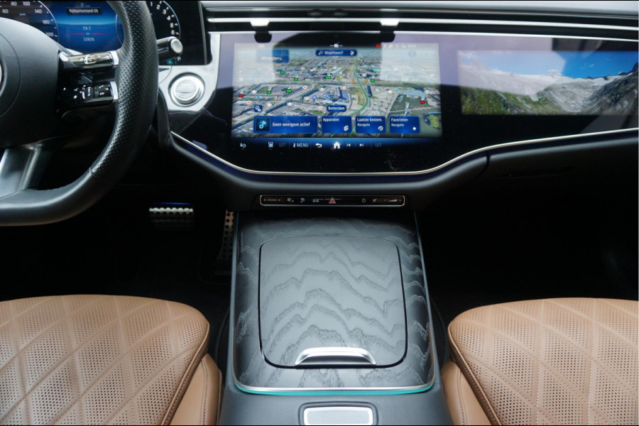 Mercedes-Benz E-Klasse Estate 300 e AMG Line Premium Plus Airmatic | Hyperscreen | Trekhaak | Pano | Adaptive + Lane | Memory Stoelmassage + Koeling + Verwarming | NL auto |