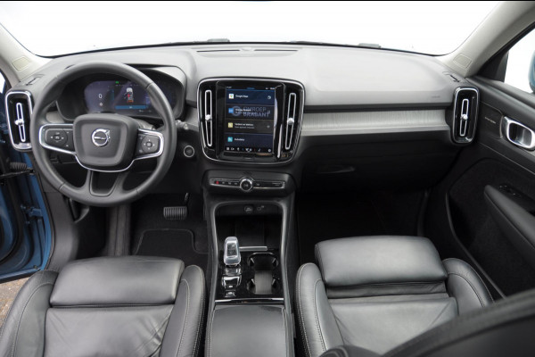 Volvo XC40 B3 177PK Automaat Ultimate Bright Elektrisch bedienbaar panoramadak / Cruise control / Achteruitrijcamera / Elektrisch bedienbare stoelen met geheugen / Stoel- en stuurverwarming / Elektrische achterklep / Harman Kardon