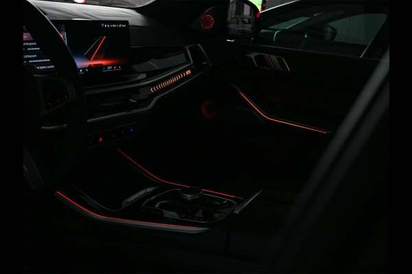 BMW X5 xDrive50e M-Sport Pro | NL-Auto | Panoramadak | Skylounge | Bowers en Wilkins | Alcantare Hemel | Assisted driving prof. | Comfort Seats | Stoelventilatie + Massage | 360 Camera | HUD | BMW Gesture Control | Soft Close | Elektr. trekhaak |