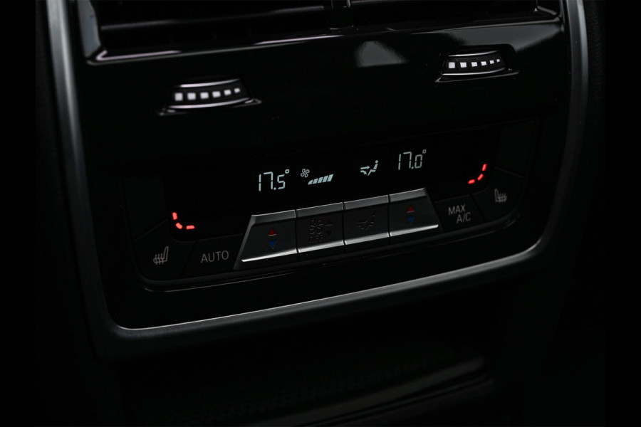 BMW X5 xDrive50e M-Sport Pro | NL-Auto | Panoramadak | Skylounge | Bowers en Wilkins | Alcantare Hemel | Assisted driving prof. | Comfort Seats | Stoelventilatie + Massage | 360 Camera | HUD | BMW Gesture Control | Soft Close | Elektr. trekhaak |