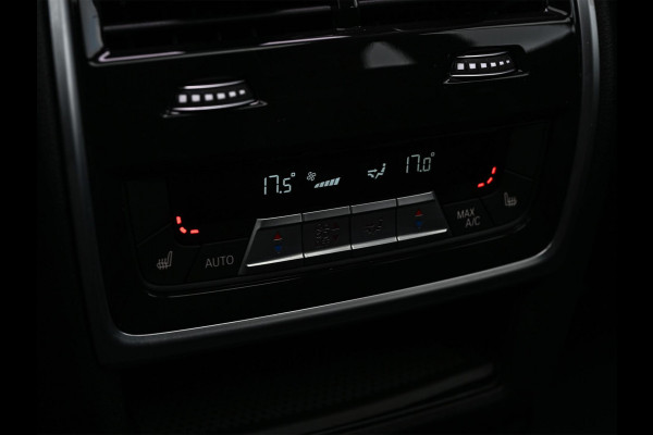 BMW X5 xDrive50e M-Sport Pro | NL-Auto | Panoramadak | Skylounge | Bowers en Wilkins | Alcantare Hemel | Assisted driving prof. | Comfort Seats | Stoelventilatie + Massage | 360 Camera | HUD | BMW Gesture Control | Soft Close | Elektr. trekhaak |