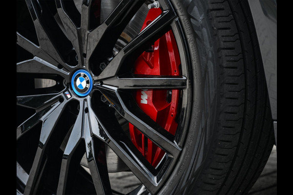 BMW X5 xDrive50e M-Sport Pro | NL-Auto | Panoramadak | Skylounge | Bowers en Wilkins | Alcantare Hemel | Assisted driving prof. | Comfort Seats | Stoelventilatie + Massage | 360 Camera | HUD | BMW Gesture Control | Soft Close | Elektr. trekhaak |