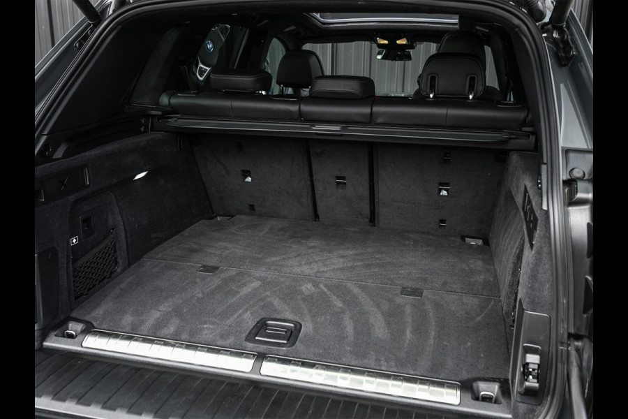 BMW X5 xDrive50e M-Sport Pro | NL-Auto | Panoramadak | Skylounge | Bowers en Wilkins | Alcantare Hemel | Assisted driving prof. | Comfort Seats | Stoelventilatie + Massage | 360 Camera | HUD | BMW Gesture Control | Soft Close | Elektr. trekhaak |