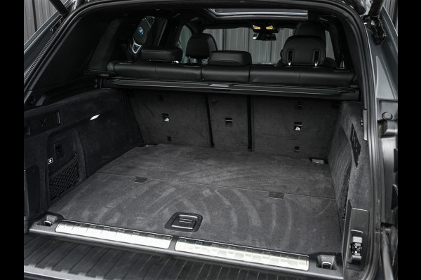 BMW X5 xDrive50e M-Sport Pro | NL-Auto | Panoramadak | Skylounge | Bowers en Wilkins | Alcantare Hemel | Assisted driving prof. | Comfort Seats | Stoelventilatie + Massage | 360 Camera | HUD | BMW Gesture Control | Soft Close | Elektr. trekhaak |