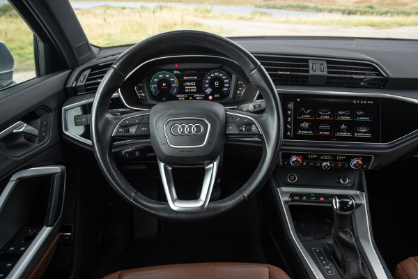 Audi Q3 45 TFSI e edition VIRTUAL COCKPIT / CRUISE CONTROLE / AIRCO / BRUIN LEER / PHEV