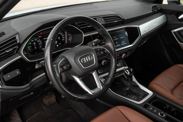 Audi Q3 45 TFSI e edition VIRTUAL COCKPIT / CRUISE CONTROLE / AIRCO / BRUIN LEER / PHEV