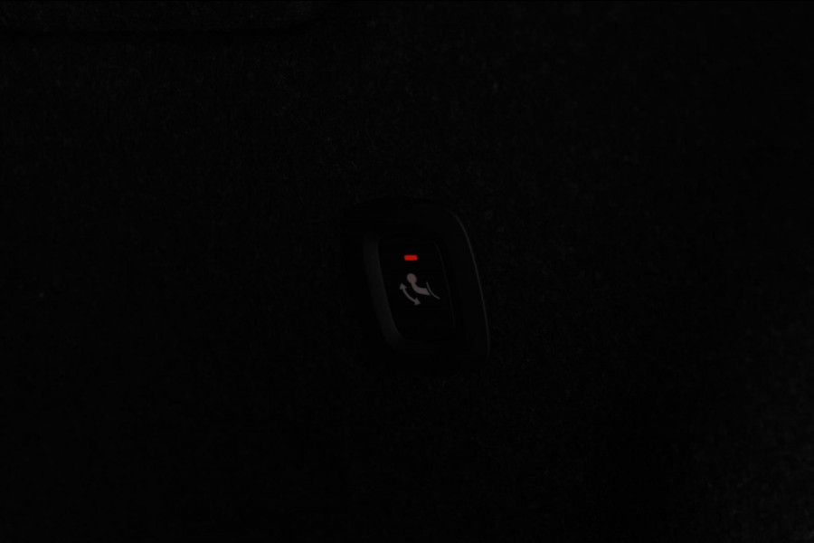 Volvo XC40 B4 211PK Automaat Plus Dark Harman Kardon Audio installatie / Semi elektrisch wegklapbare trekhaak / Google infotainment / Verwarmbare voorruit / Verwarmbare voorstoelen