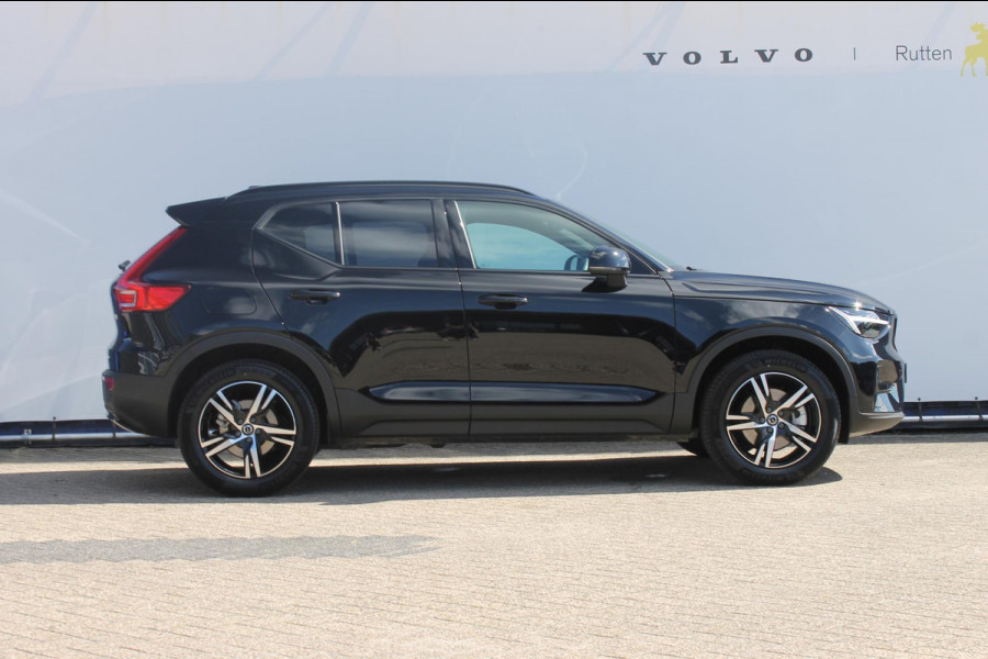 Volvo XC40 B4 211PK Automaat Plus Dark Harman Kardon Audio installatie / Semi elektrisch wegklapbare trekhaak / Google infotainment / Verwarmbare voorruit / Verwarmbare voorstoelen