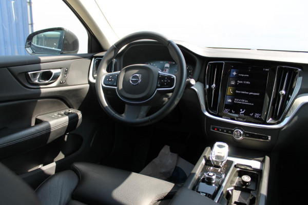 Volvo V60 B4 211PK Automaat Inscription Adaptieve Cruise Control / Elektrisch verstelbare voorstoelen met geheugen op de bestuurdersstoel / Apple Carplay / Dab+ / Lane keeping Aid / Navigatie / Stoelverwarming