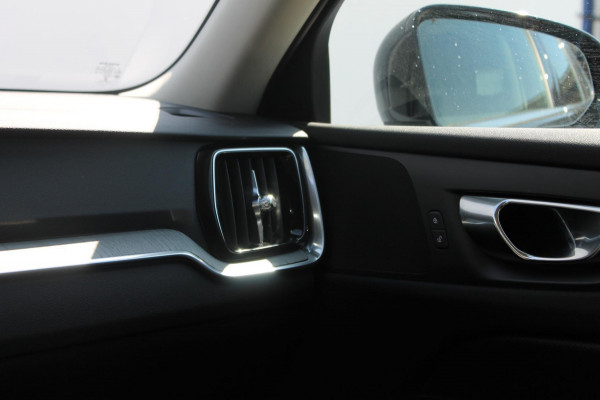 Volvo V60 B4 211PK Automaat Inscription Adaptieve Cruise Control / Elektrisch verstelbare voorstoelen met geheugen op de bestuurdersstoel / Apple Carplay / Dab+ / Lane keeping Aid / Navigatie / Stoelverwarming