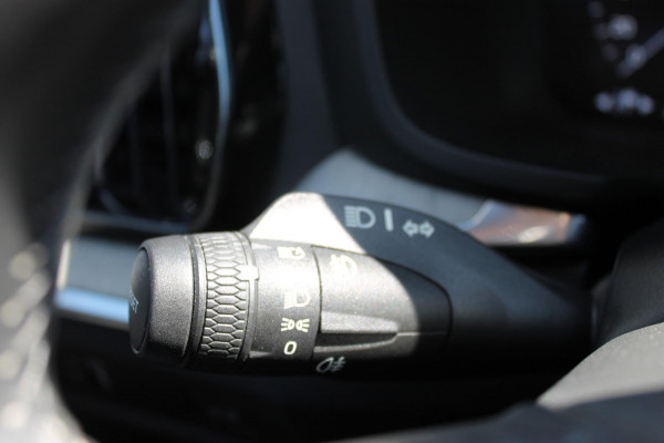 Volvo V60 B4 211PK Automaat Inscription Adaptieve Cruise Control / Elektrisch verstelbare voorstoelen met geheugen op de bestuurdersstoel / Apple Carplay / Dab+ / Lane keeping Aid / Navigatie / Stoelverwarming