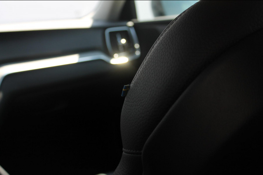 Volvo V60 B4 211PK Automaat Inscription Adaptieve Cruise Control / Elektrisch verstelbare voorstoelen met geheugen op de bestuurdersstoel / Apple Carplay / Dab+ / Lane keeping Aid / Navigatie / Stoelverwarming