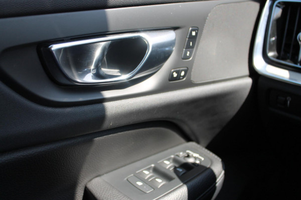 Volvo V60 B4 211PK Automaat Inscription Adaptieve Cruise Control / Elektrisch verstelbare voorstoelen met geheugen op de bestuurdersstoel / Apple Carplay / Dab+ / Lane keeping Aid / Navigatie / Stoelverwarming