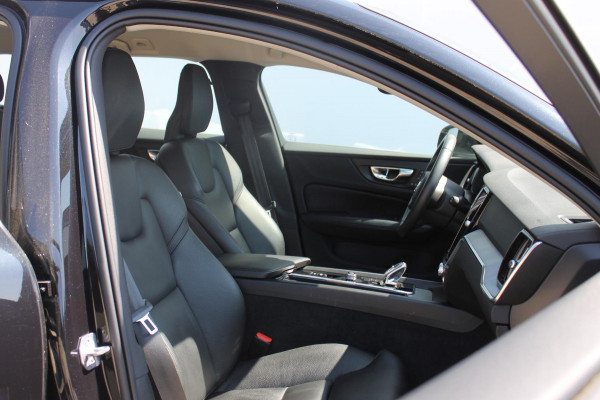 Volvo V60 B4 211PK Automaat Inscription Adaptieve Cruise Control / Elektrisch verstelbare voorstoelen met geheugen op de bestuurdersstoel / Apple Carplay / Dab+ / Lane keeping Aid / Navigatie / Stoelverwarming