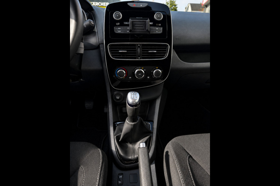 Renault Clio Estate 0.9 TCe Limited - Navigatie I Airco I LED I Comfort pakket I 103.000 KM - Dealer onderhouden