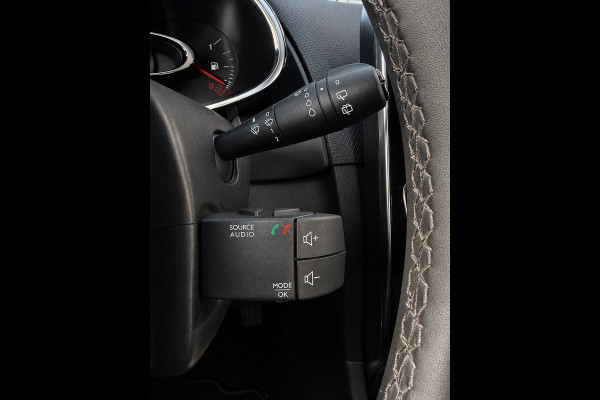 Renault Clio Estate 0.9 TCe Limited - Navigatie I Airco I LED I Comfort pakket I 103.000 KM - Dealer onderhouden