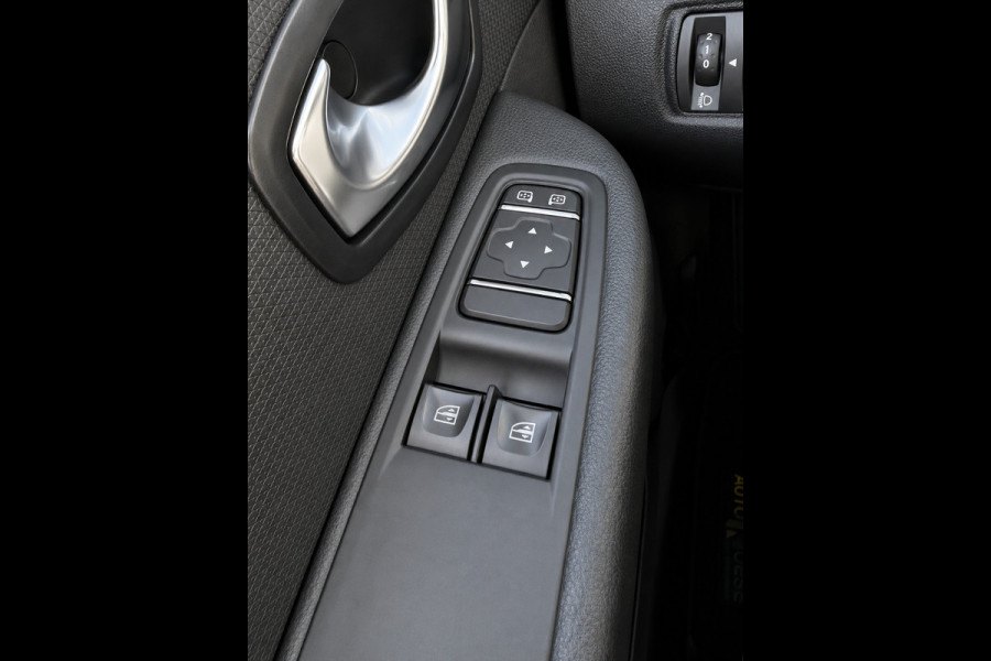 Renault Clio Estate 0.9 TCe Limited - Navigatie I Airco I LED I Comfort pakket I 103.000 KM - Dealer onderhouden