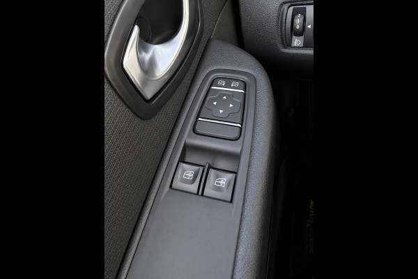 Renault Clio Estate 0.9 TCe Limited - Navigatie I Airco I LED I Comfort pakket I 103.000 KM - Dealer onderhouden