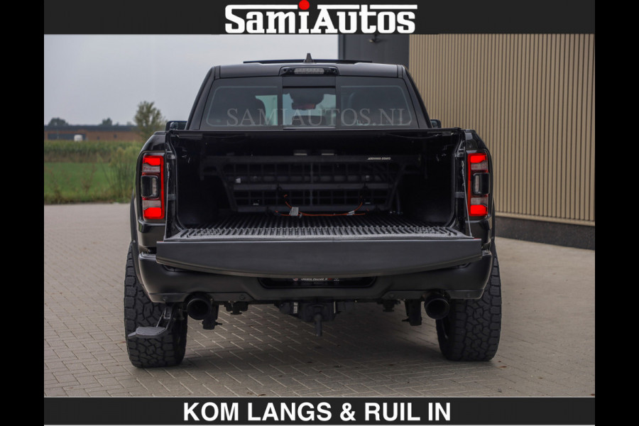 Dodge Ram TRX HELLCAT | 6.2 V8 712PK SUPERCHARGER | RODE STIKSELS | FULLY LOADED | CARBON | CREW CAB | DUBBELE CABINE | 5 PERSOONS | De specialist in Amerikaanse pick‑ups in Nederland en Europa.
