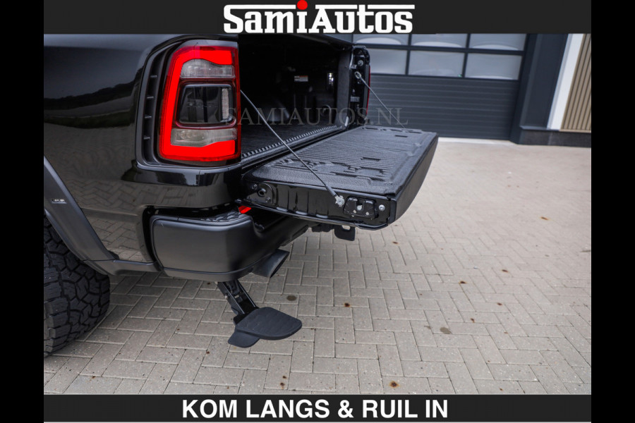 Dodge Ram TRX HELLCAT | 6.2 V8 712PK SUPERCHARGER | RODE STIKSELS | FULLY LOADED | CARBON | CREW CAB | DUBBELE CABINE | 5 PERSOONS | De specialist in Amerikaanse pick‑ups in Nederland en Europa.