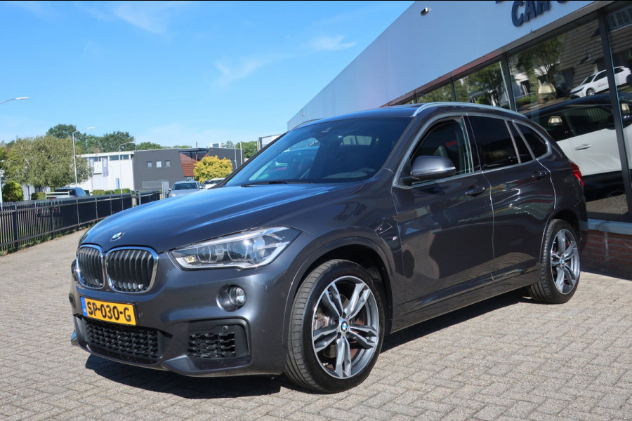 BMW X1 SDrive20i High Executive 1e EIG_LED_PANO_HEAD-UP_CAM_PDC V+A_NAP.