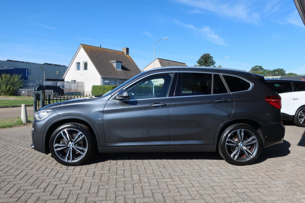 BMW X1 SDrive20i High Executive 1e EIG_LED_PANO_HEAD-UP_CAM_PDC V+A_NAP.
