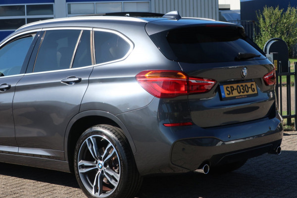 BMW X1 SDrive20i High Executive 1e EIG_LED_PANO_HEAD-UP_CAM_PDC V+A_NAP.
