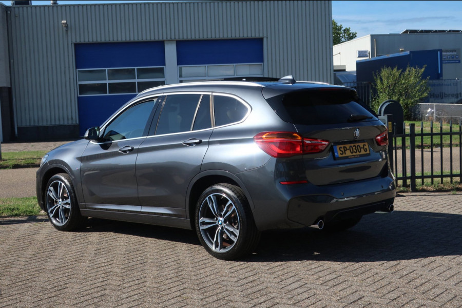 BMW X1 SDrive20i High Executive 1e EIG_LED_PANO_HEAD-UP_CAM_PDC V+A_NAP.