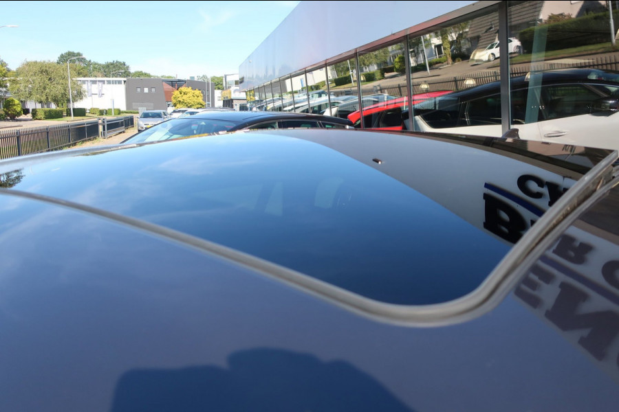 BMW X1 SDrive20i High Executive 1e EIG_LED_PANO_HEAD-UP_CAM_PDC V+A_NAP.