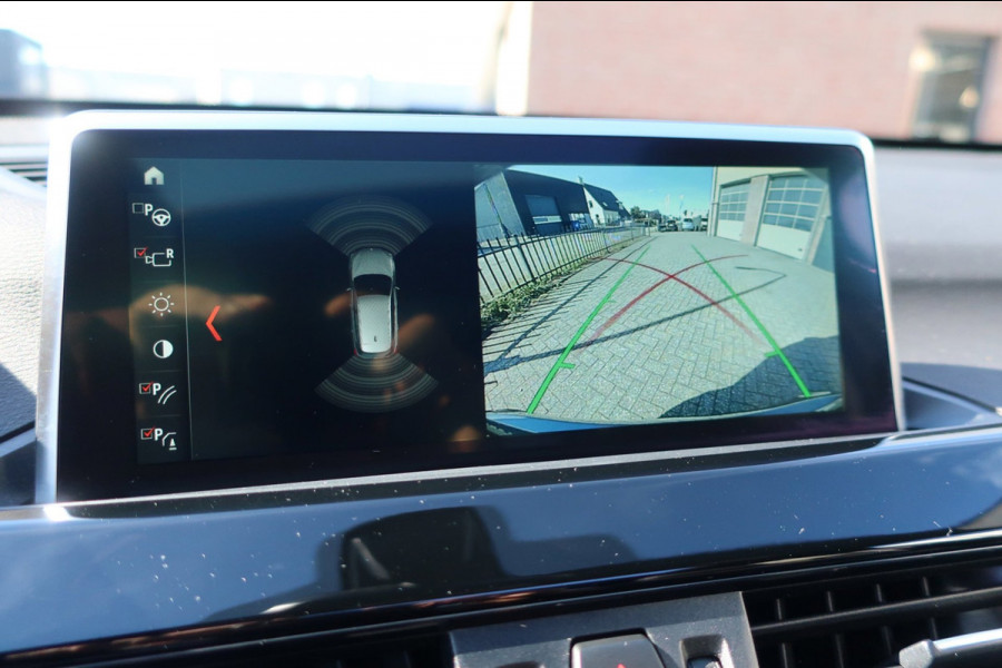 BMW X1 SDrive20i High Executive 1e EIG_LED_PANO_HEAD-UP_CAM_PDC V+A_NAP.