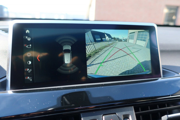 BMW X1 SDrive20i High Executive 1e EIG_LED_PANO_HEAD-UP_CAM_PDC V+A_NAP.