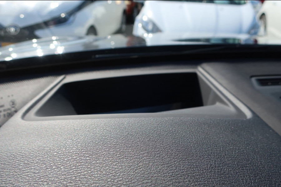 BMW X1 SDrive20i High Executive 1e EIG_LED_PANO_HEAD-UP_CAM_PDC V+A_NAP.