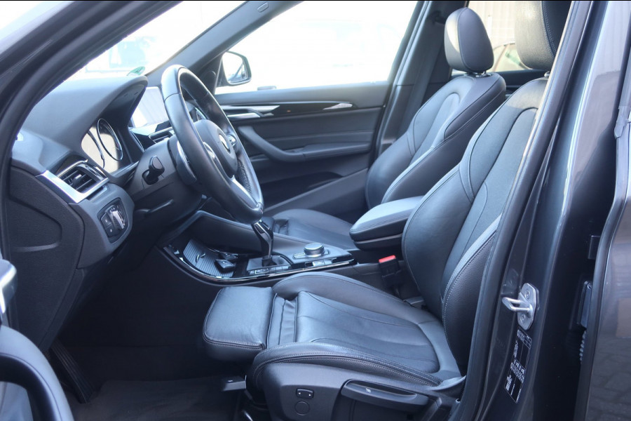 BMW X1 SDrive20i High Executive 1e EIG_LED_PANO_HEAD-UP_CAM_PDC V+A_NAP.