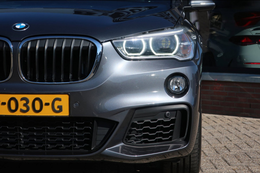 BMW X1 SDrive20i High Executive 1e EIG_LED_PANO_HEAD-UP_CAM_PDC V+A_NAP.