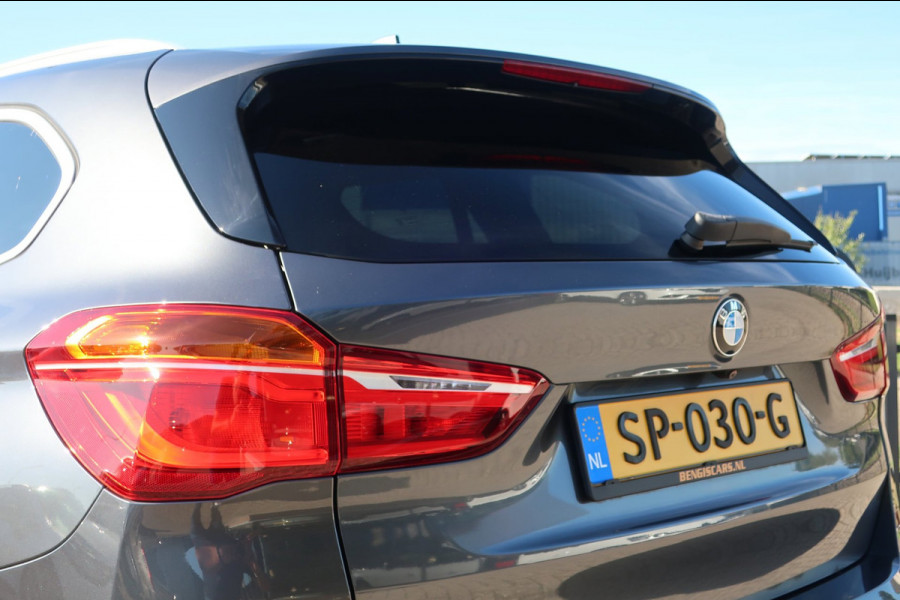 BMW X1 SDrive20i High Executive 1e EIG_LED_PANO_HEAD-UP_CAM_PDC V+A_NAP.