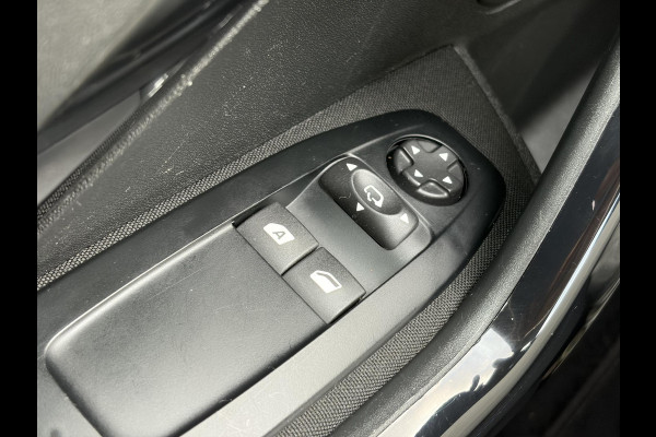Peugeot 208 1.2 PureTech Signature ✓Net beurt gahad✓Navi✓Carplay✓Lm velgen✓Airco✓Cruise✓5 Deurs✓Pdc✓5 Deurs✓Lm velgen✓N.A.P✓Apk tot 04-2027
