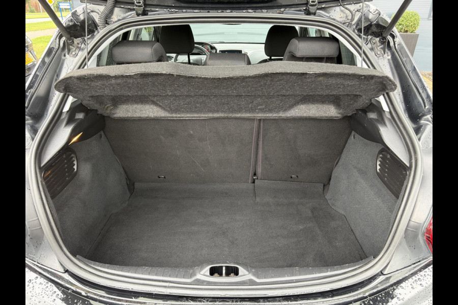 Peugeot 208 1.2 PureTech Signature ✓Net beurt gahad✓Navi✓Carplay✓Lm velgen✓Airco✓Cruise✓5 Deurs✓Pdc✓5 Deurs✓Lm velgen✓N.A.P✓Apk tot 04-2027
